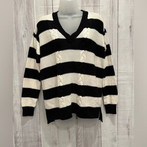 CROFT & BARROW women black and white v-neck striped knit sweater/size S